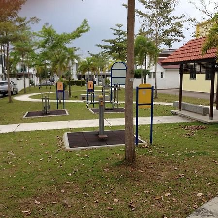 Comfort Holiday Home @ Bukit Indah Johor Bahru Exterior foto